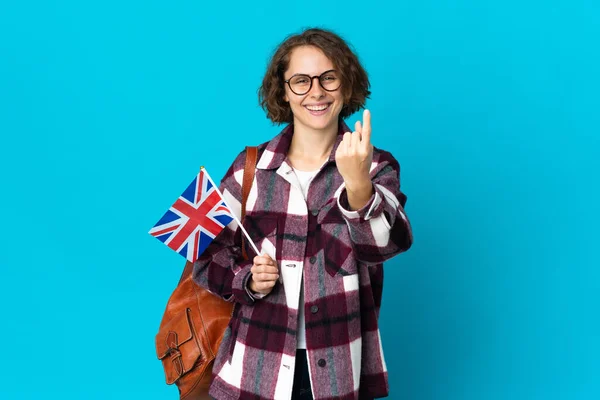 Joven Mujer Inglesa Sosteniendo Una Bandera Del Reino Unido Aislada — Foto de Stock
