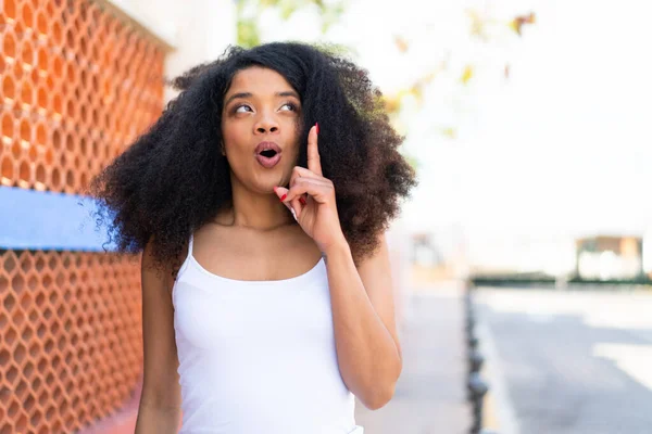Young African American Woman Outdoors Thinking Idea Pointing Finger — Stock Photo, Image