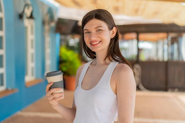Ung Söt Ukrainsk Kvinna Håller Bort Kaffe Utomhus Ler Hel — Stockfoto