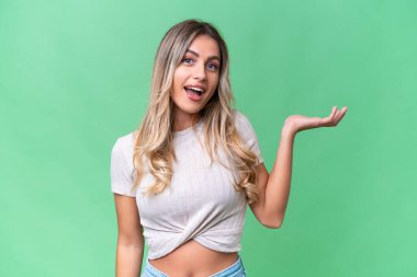 Genç Uruguaylı kadın, izole edilmiş geçmişinden şüphe duyuyor.