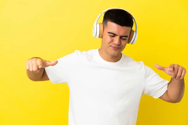 Young Handsome Man Isolated Yellow Background Listening Music Dancing — Photo