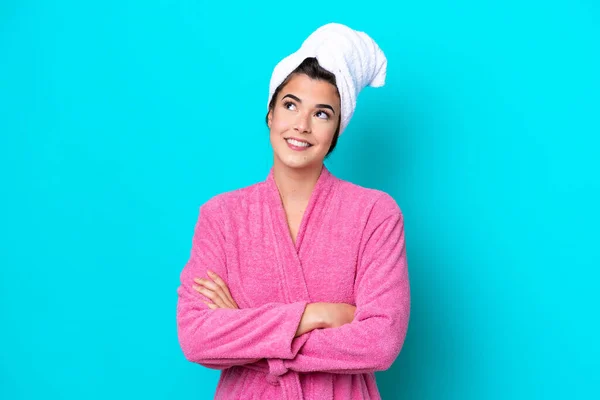 Young Brazilian Woman Bathrobe Isolated Blue Background Looking While Smiling — Stock Photo, Image