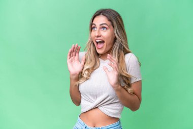 Genç Uruguaylı kadın, yalıtılmış bir geçmişi var ve yüzünde sürpriz bir ifade var.