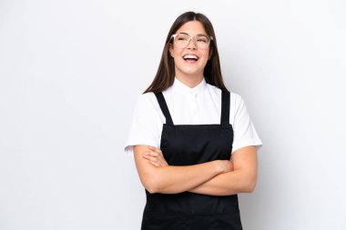 Restoran Brezilyalı garson kadın beyaz arka planda izole edilmiş mutlu ve gülümsüyor.