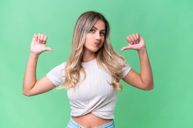 Genç Uruguaylı kadın kendini beğenmiş ve gururlu.