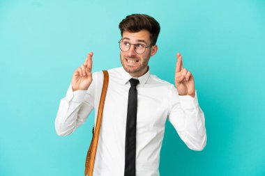 İş adamı izole edilmiş arka planda şans diliyor.