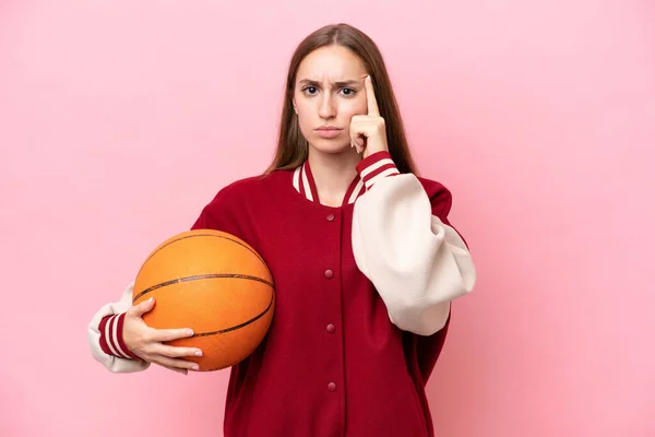 Jeune Joueur Basket Ball Caucasien Femme Sur Isolé Sur Fond — Photo