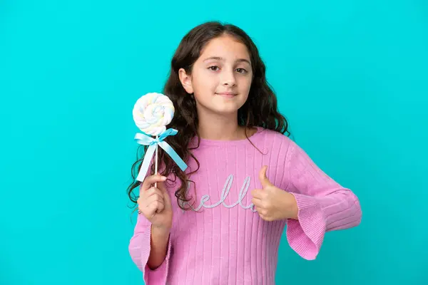 Little Caucasian Girl Holding Lollipop Isolated Blue Background Thumbs Because — Stock Photo, Image