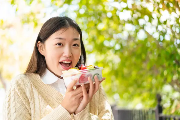 Youing Chinese Woman Holding Bowl Fruit Outdoors — Stock Photo, Image