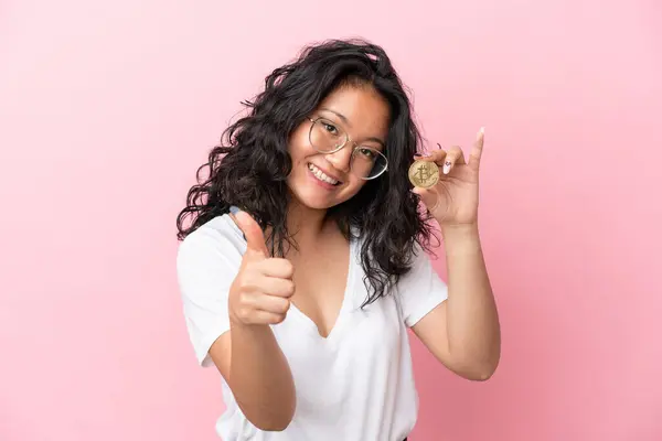 Young Asian Woman Holding Bitcoin Isolated Pink Background Thumbs Because — Stock Photo, Image