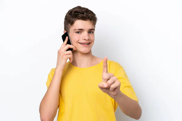 Adolescente Homem Usando Celular Isolado Fundo Branco Mostrando Levantando Dedo — Fotografia de Stock