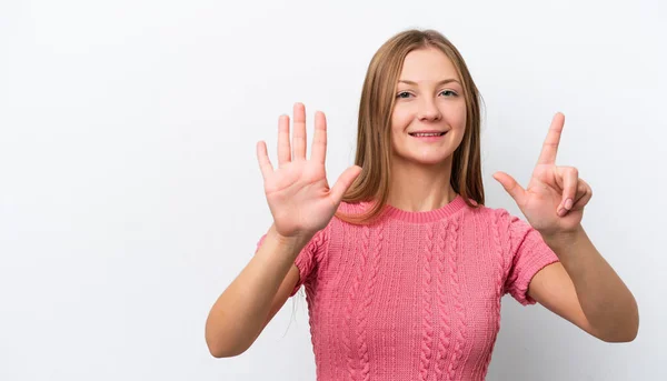Beyaz Arka Planda Izole Edilmiş Genç Rus Kadın Parmaklarıyla Yediyi — Stok fotoğraf