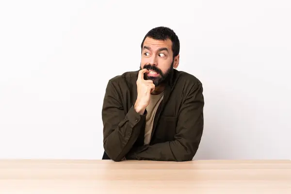 Caucasian Man Beard Table Nervous Scared — Stock Photo, Image