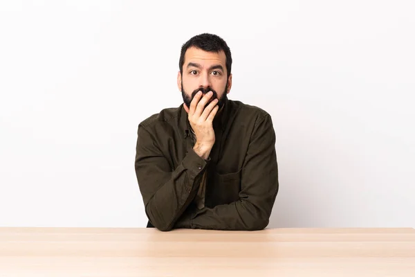 Caucasian Man Beard Table Surprised Shocked While Looking Right — Stock Photo, Image