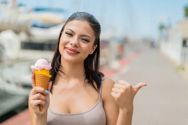Young Pretty Woman Cornet Ice Cream Outdoors Pointing Side Present — Stock Photo, Image