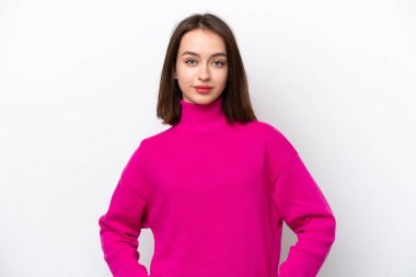 Genç Ukraynalı kadın beyaz arka planda izole edilmiş gülüyor.