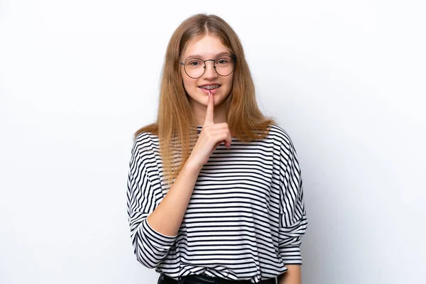 배경에 고립된 러시아 소녀가 손가락을 침묵의 몸짓을 — 스톡 사진