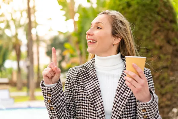 Young Blonde Woman Holding Take Away Coffee Outdoors Intending Realizes — Stock Photo, Image