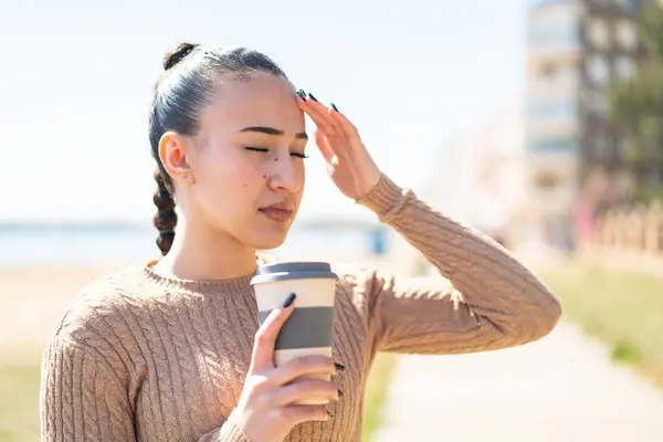 Young Moroccan Girl Outdoors Headache Holding Take Away Coffee — Stock Photo, Image