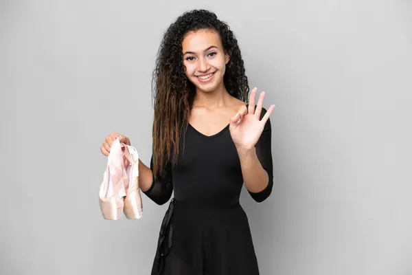 Jong Arabisch Vrouw Dansen Ballet Geïsoleerd Grijs Achtergrond Gelukkig Tellen — Stockfoto