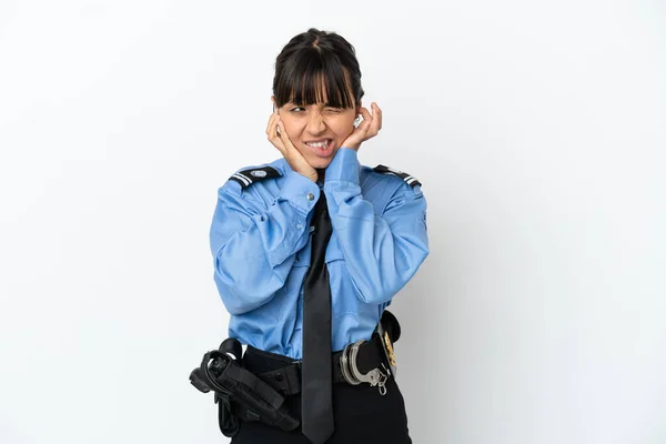 Giovane Polizia Mista Donna Razza Isolato Sfondo Frustrato Coprendo Orecchie — Foto Stock