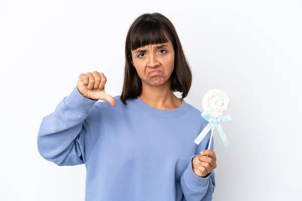 Young Mixed Race Woman Holding Lollipop Isolated White Background Showing — Stock Photo, Image