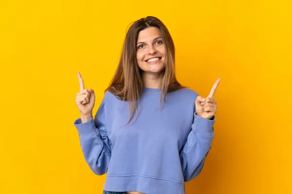 Young Slovak Woman Isolated Yellow Background Pointing Great Idea — Stock Photo, Image