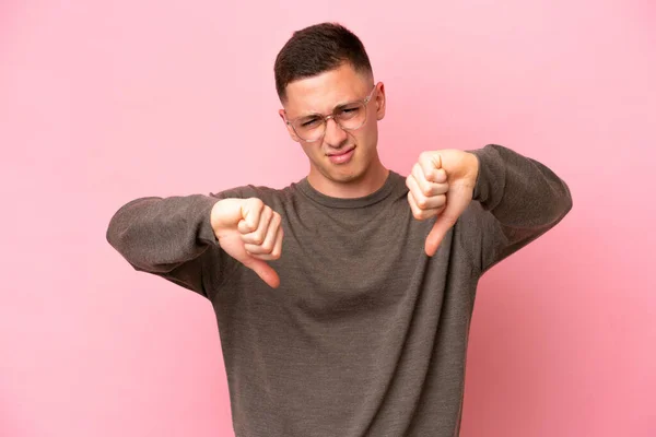 Young Brazilian Man Isolated Pink Background Showing Thumb Two Hands — Stock Photo, Image