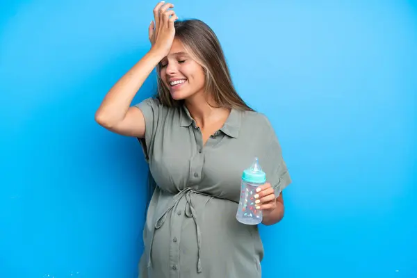 Těhotná Žena Modrém Pozadí Něco Uvědomila Zamýšlí Řešení — Stock fotografie