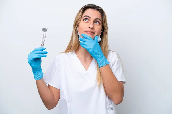 Dentist Woman Holding Tools Isolated White Background Having Doubts — ストック写真