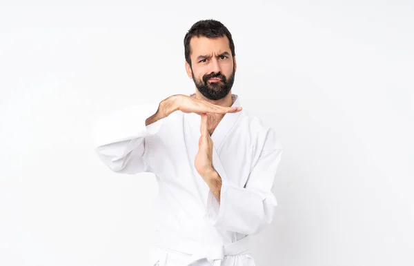 Joven Haciendo Karate Sobre Fondo Blanco Aislado Haciendo Gesto Tiempo — Foto de Stock