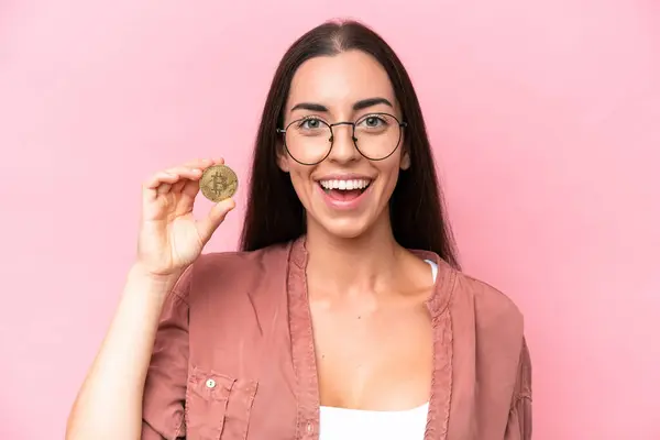 Young Caucasian Woman Holding Bitcoin Isolated Pink Background Surprise Shocked — Photo