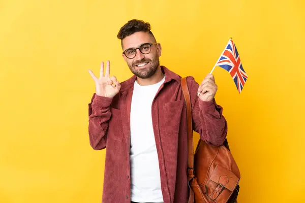 Blanke Man Met Een Vlag Van Het Verenigd Koninkrijk Geïsoleerd — Stockfoto