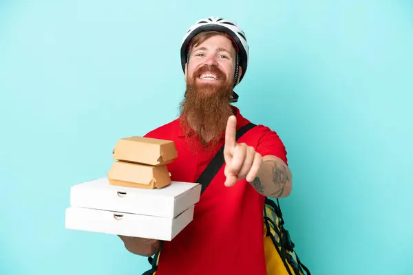 Liefermann Hält Pizzen Und Burger Isoliert Auf Blauem Hintergrund Und — Stockfoto