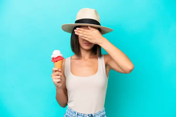 Young Caucasian Woman Holding Ice Cream Isolated Blue Background Covering — Stock Photo, Image