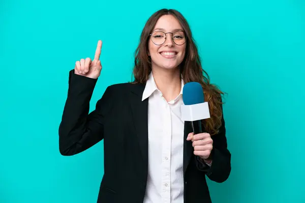 Young Presenter Woman Isolated Blue Background Pointing Great Idea — Stock Photo, Image