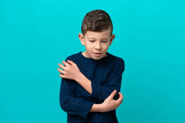 Little Kid Boy Isolated Blue Background Pain Elbow — Stock Photo, Image