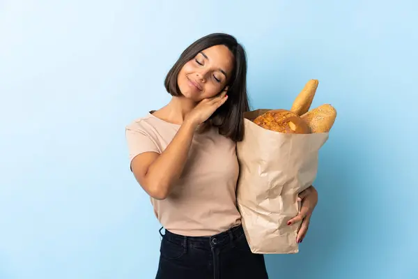 Young Latin Woman Buying Some Breads Isolated Blue Background Making — Stock Photo, Image