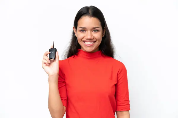 Young Colombian Woman Holding Car Keys Isolated White Background Smiling — ストック写真