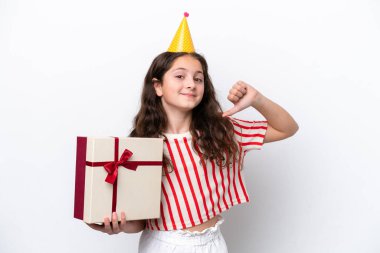 Doğum günü partisi olan kız.