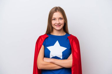 Süper kahraman Rus kadın, beyaz arka planda izole edilmiş, kollarını ön cephede çapraz tutuyor.
