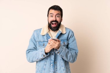 Tecrit edilmiş geçmişi olan beyaz bir adam şaşırdı ve bir mesaj gönderdi.
