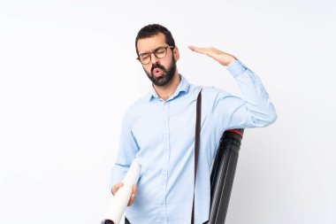 Sakallı genç bir mimar soyutlanmış beyaz bir geçmişi var, yorgun ve hasta bir yüzü var.