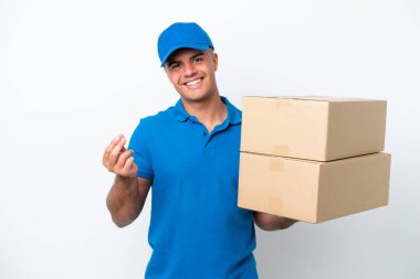 Beyaz arka planda izole edilmiş beyaz bir adam para hareketi yapıyor.