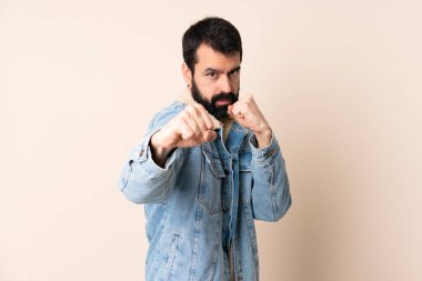 Sakallı, sakallı, münzevi bir beyaz adam.