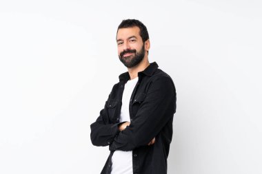 Sakallı genç bir adam soyutlanmış beyaz bir geçmişi var, kolları bağlı ve ileriye bakıyor.