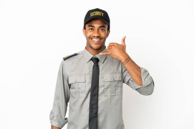 Afrika kökenli Amerikalı izole edilmiş beyaz arka planda telefon jesti yapıyor. Bana geri dönüş işareti ver.