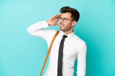 Tecrit edilmiş iş adamı bir şey fark etti ve çözüme niyetlendi.