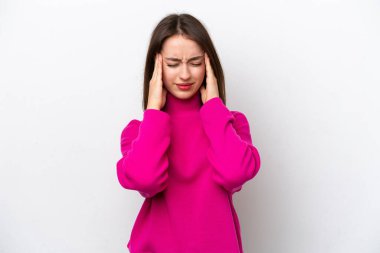 Genç Ukraynalı kadın beyaz arka planda baş ağrısı ile izole edilmiş.