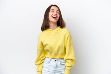 Genç Ukraynalı kadın beyaz arka planda izole edilmiş gülüyor.